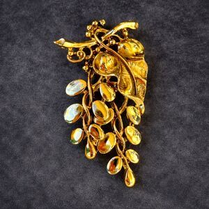 Vintage Grape Cluster Brooch in Gold Tone